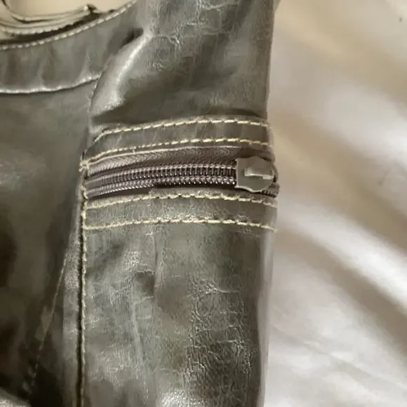 Kenneth Cole Reaction Leather Bag - Picture 10 of 11